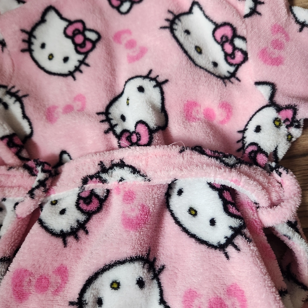 Hello Kitty Pink Robe Size 3T - Picture 14 of 16